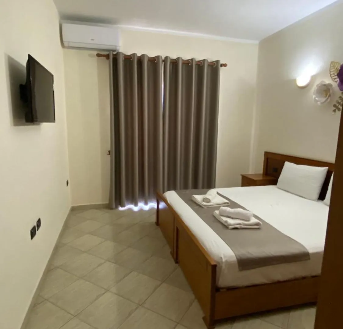 גולם Relax Apartment & Hotel